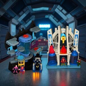 Imaginext DC Super Friends Hall of Justice The Batcave Bat Boat Superman Flash